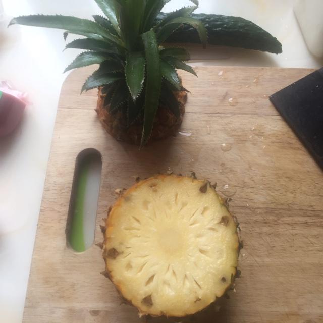 菠蘿海鮮飯的做法 步骤1