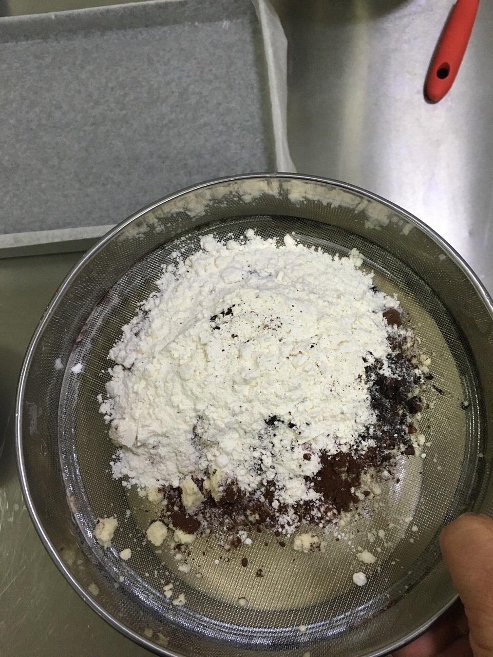 黑森林蛋糕(附可可海綿蛋糕做法)的做法 步骤4