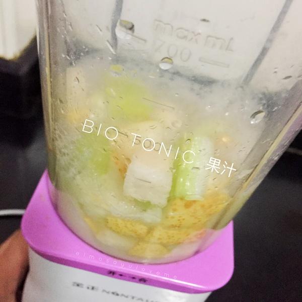 bio tonic 果汁 -green-芹菜梨汁的做法 步骤3