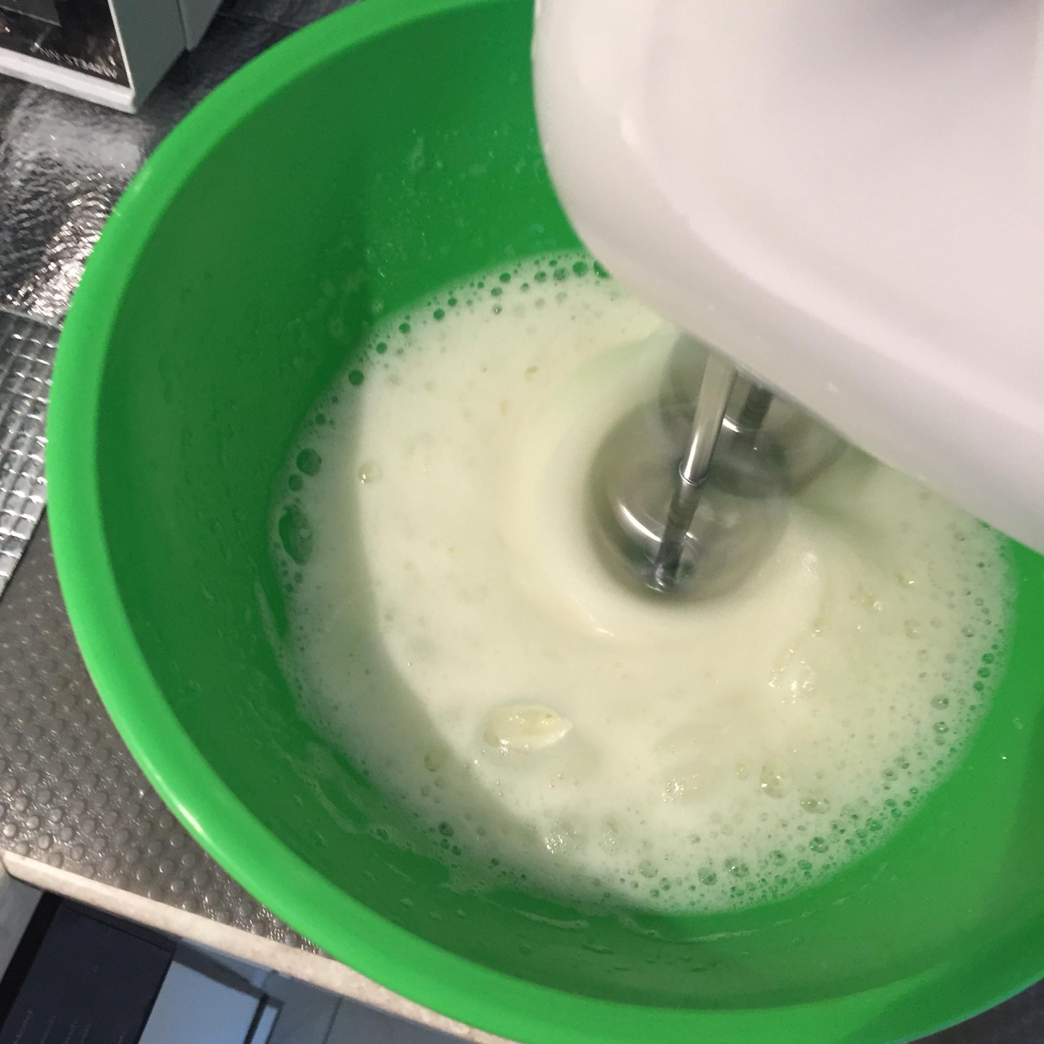 酸奶輕乳蛋糕的做法 步骤7