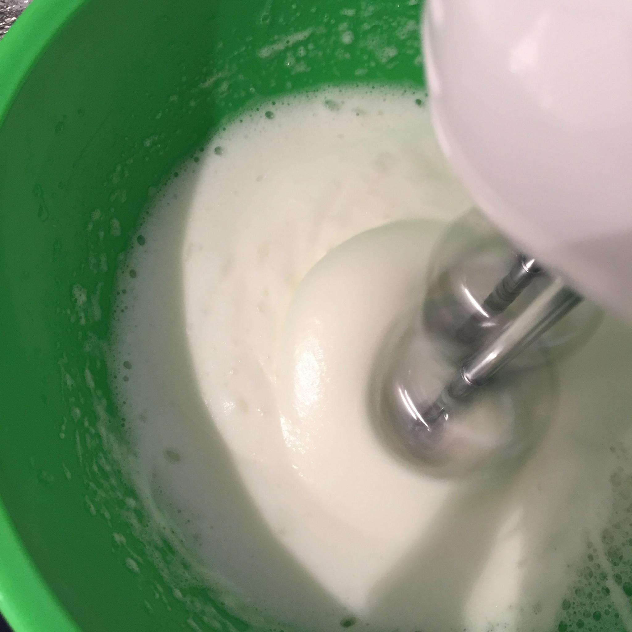 酸奶輕乳蛋糕的做法 步骤8