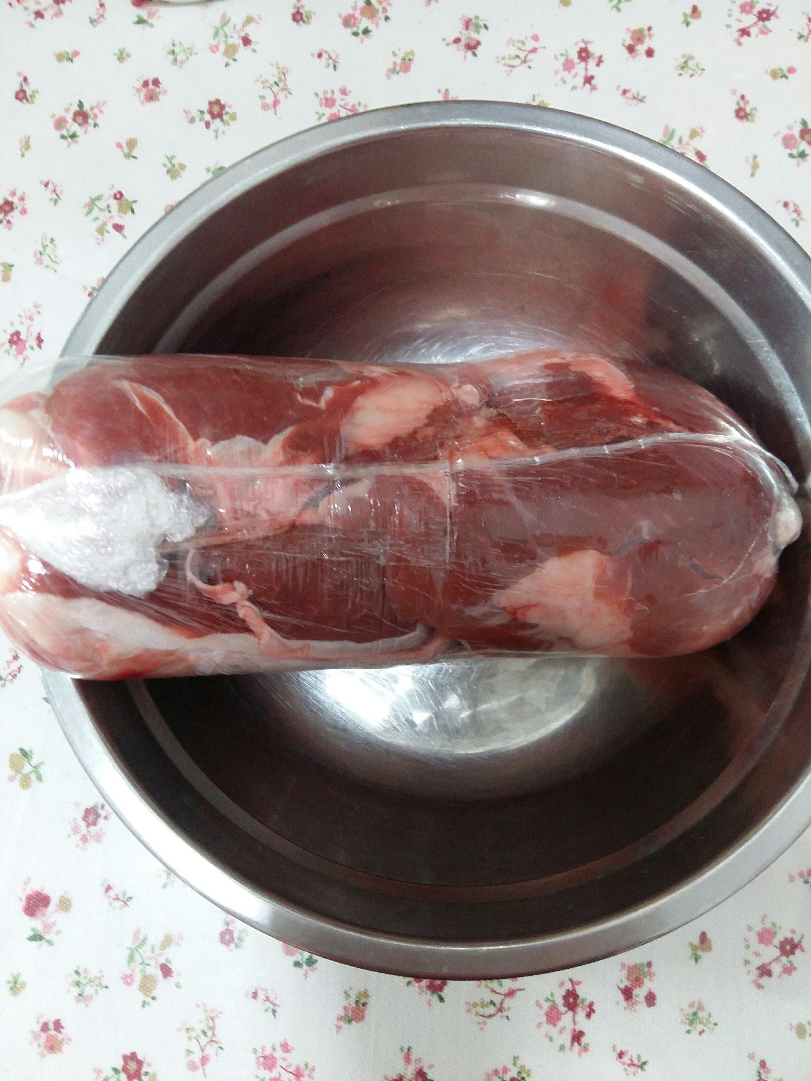 山水百合獨創家常醬牛肉的做法 步骤1