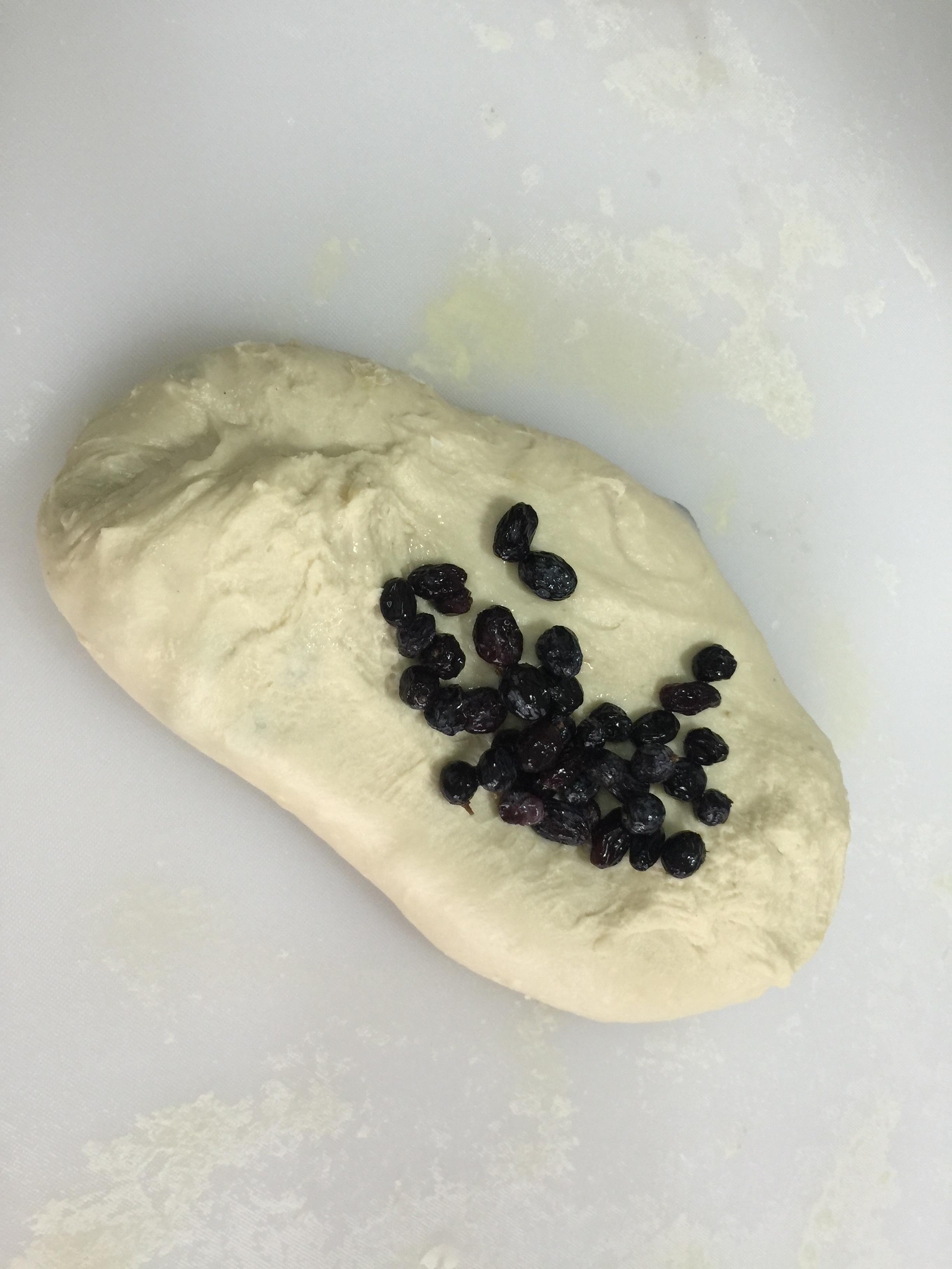 葡萄軟歐（仿原麥山丘）Milk flavored bread filled with raisins and butter的做法 步骤7
