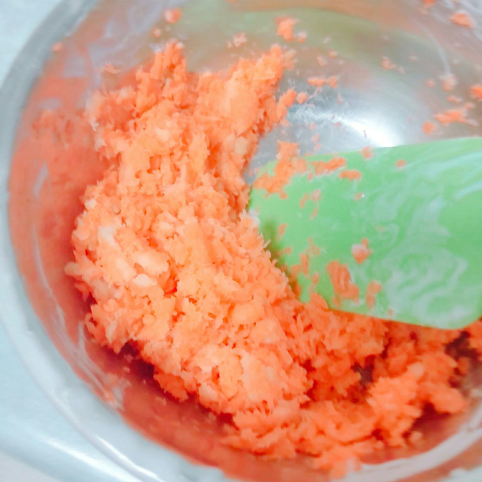 胡蘿蔔蘋果榨汁渣渣餅的做法 步骤3