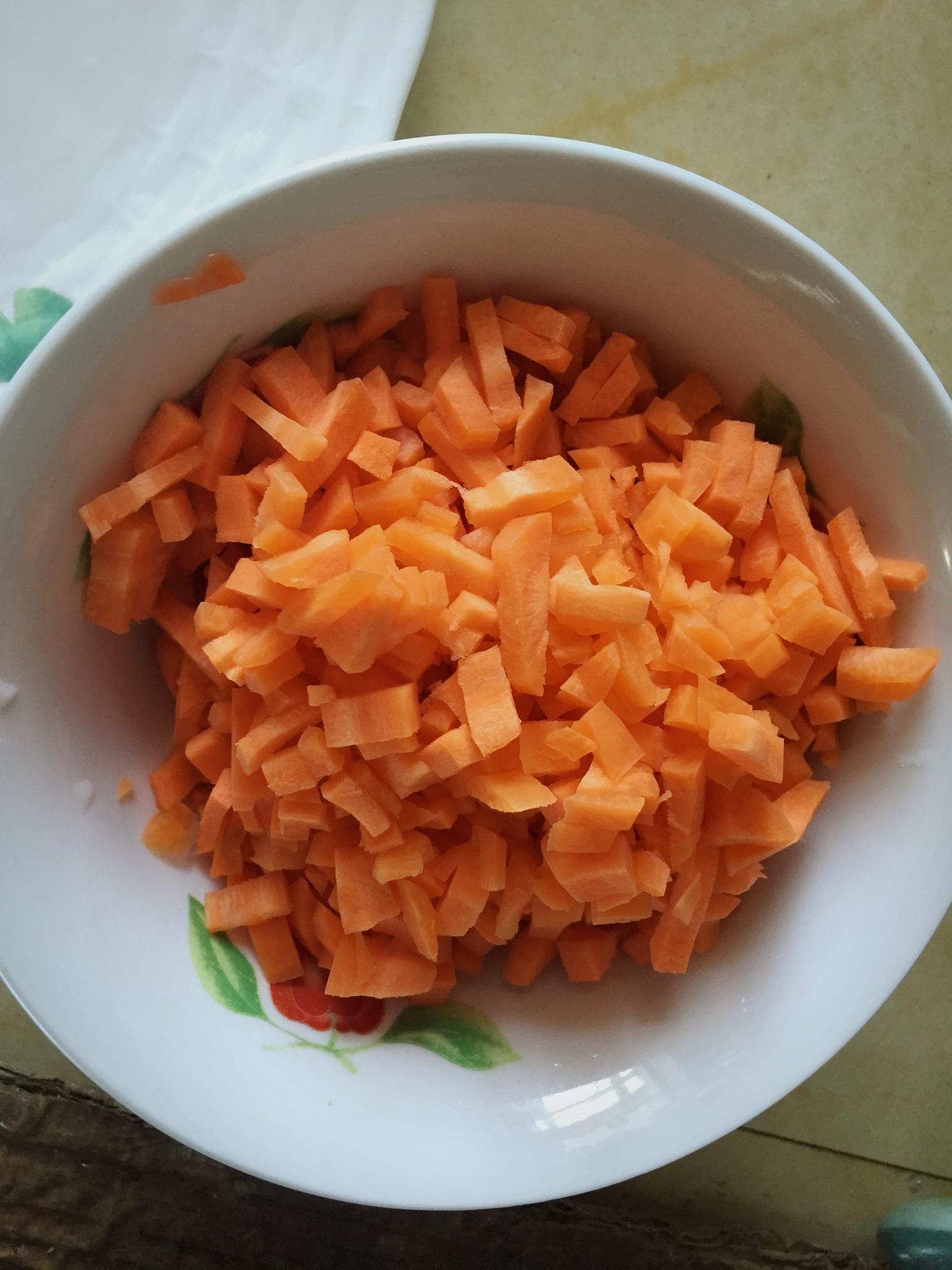 韭菜雞蛋炒胡蘿蔔的做法 步骤1