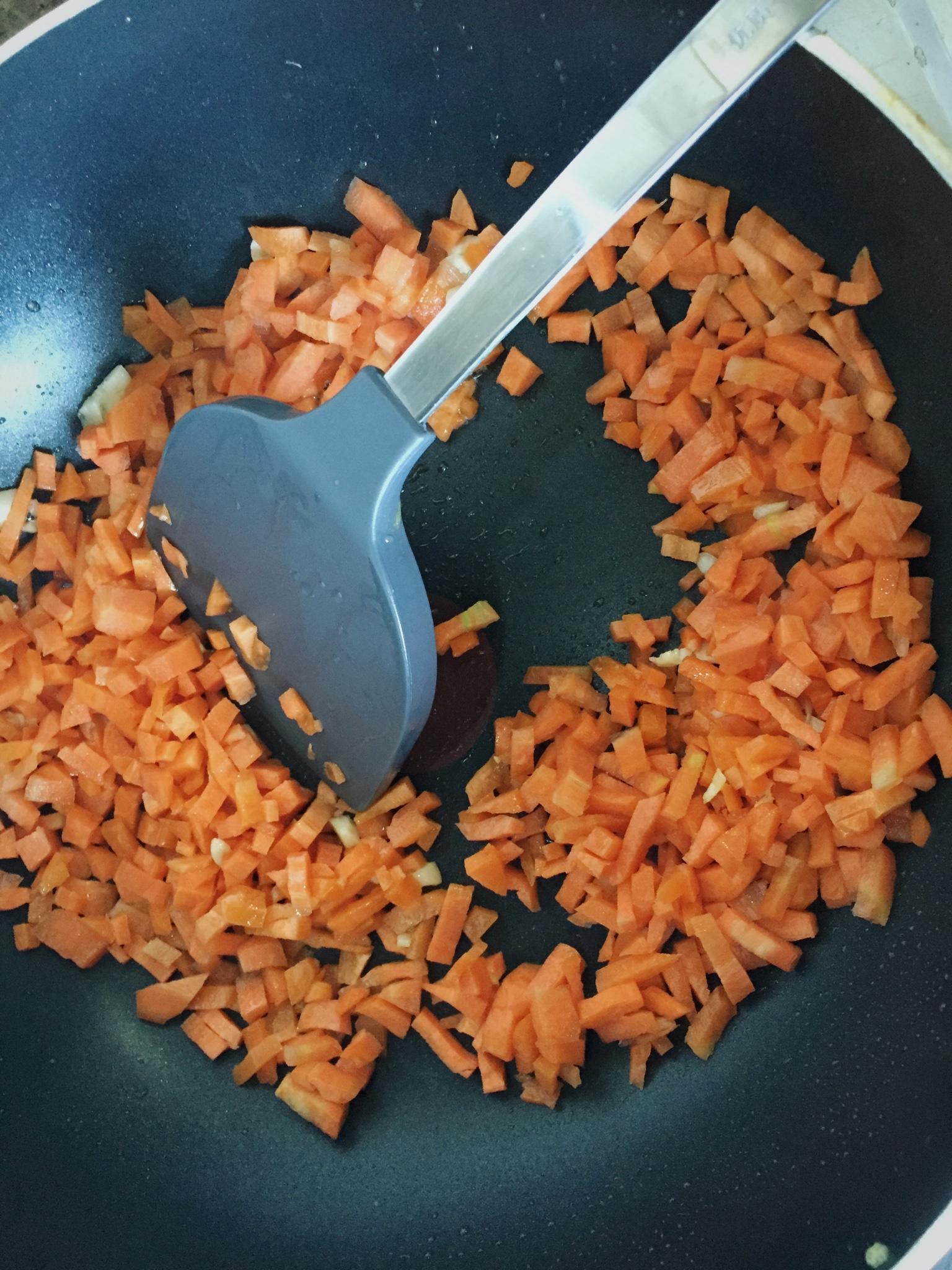 韭菜雞蛋炒胡蘿蔔的做法 步骤7