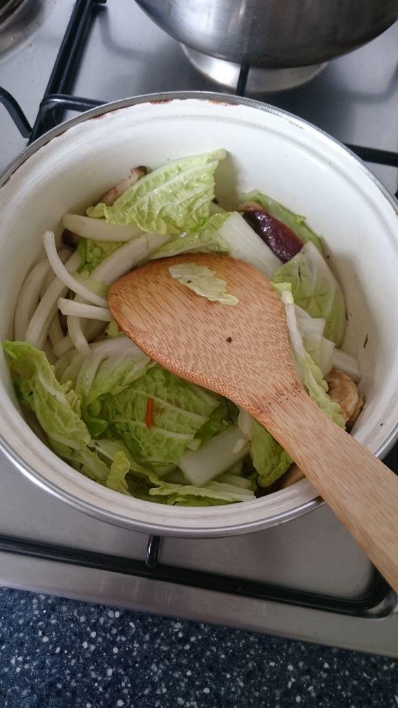蔬菜版的韓式泡菜鍋的做法 步骤3