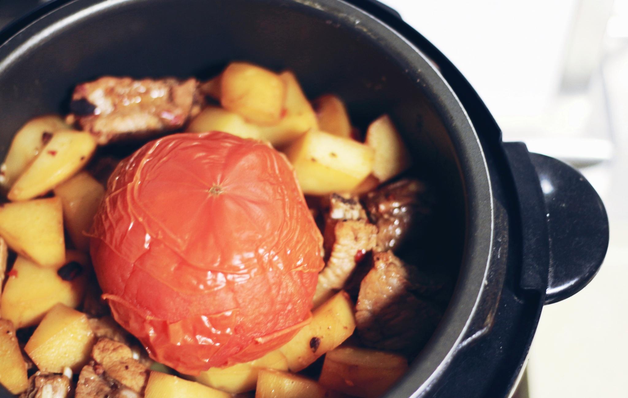 一隻番茄排骨土豆燜飯的做法 步骤7