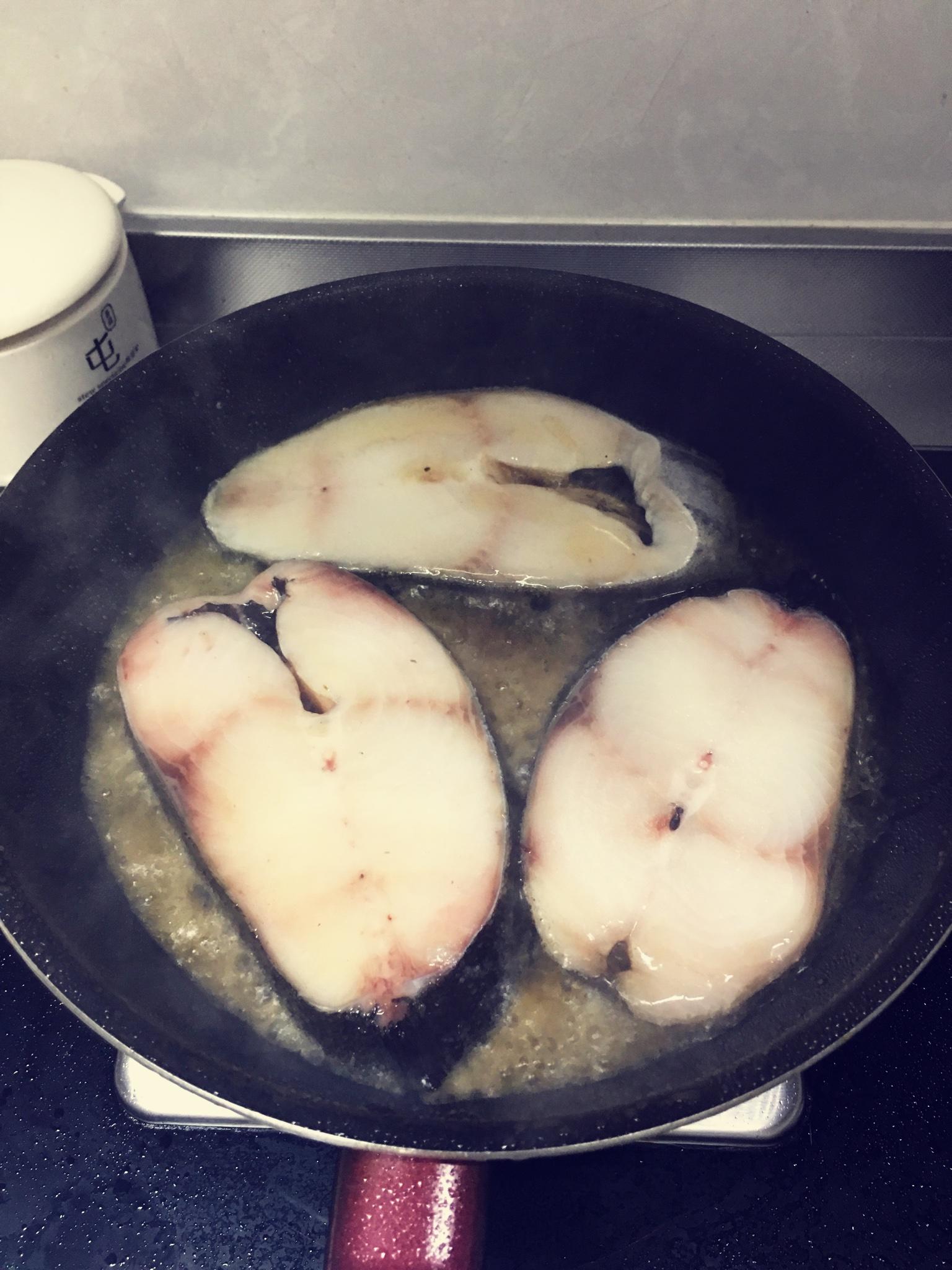 香煎黑銀鱈魚的做法 步骤2