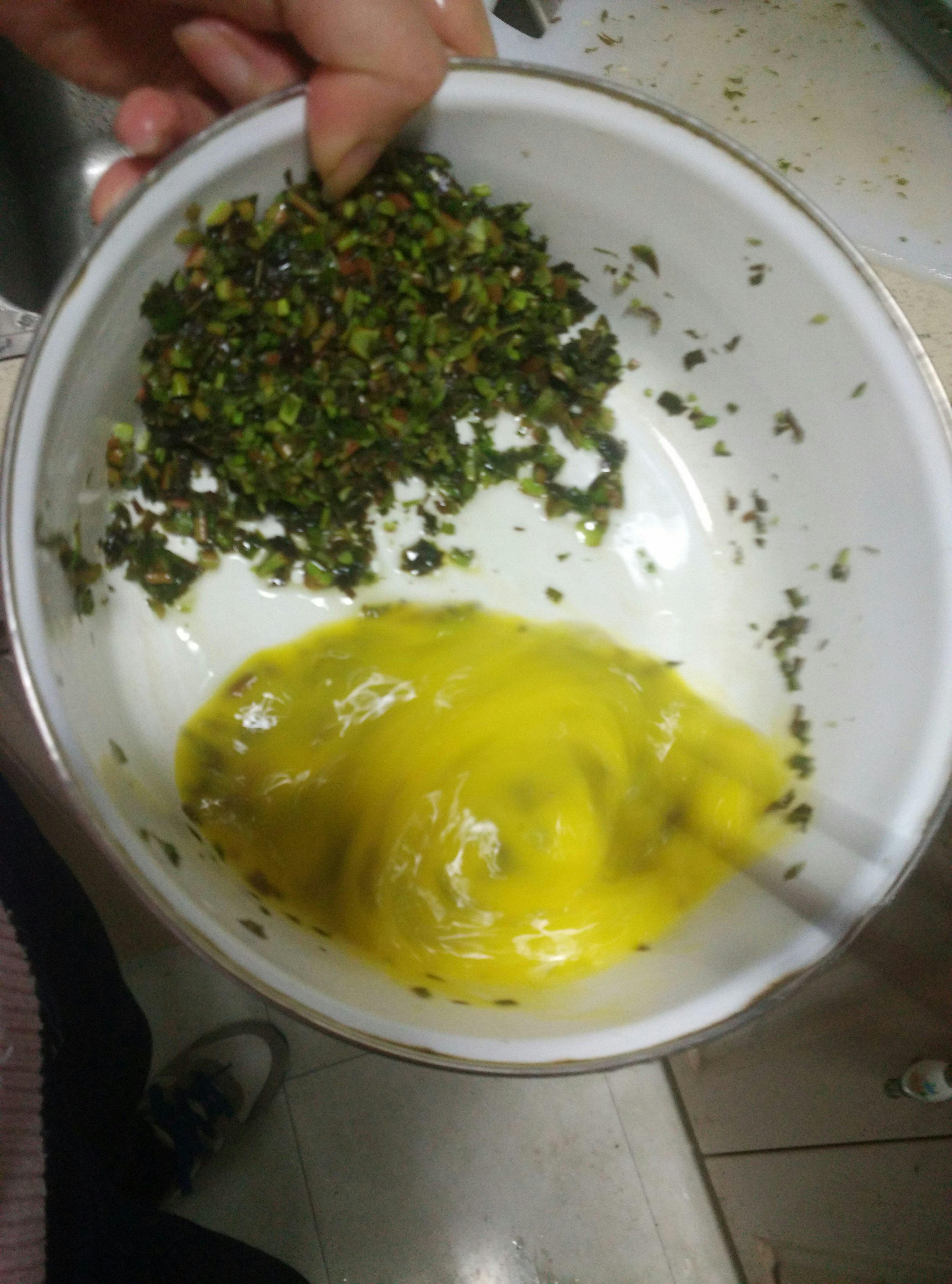 春天小菜之香椿煎蛋的做法 步骤5