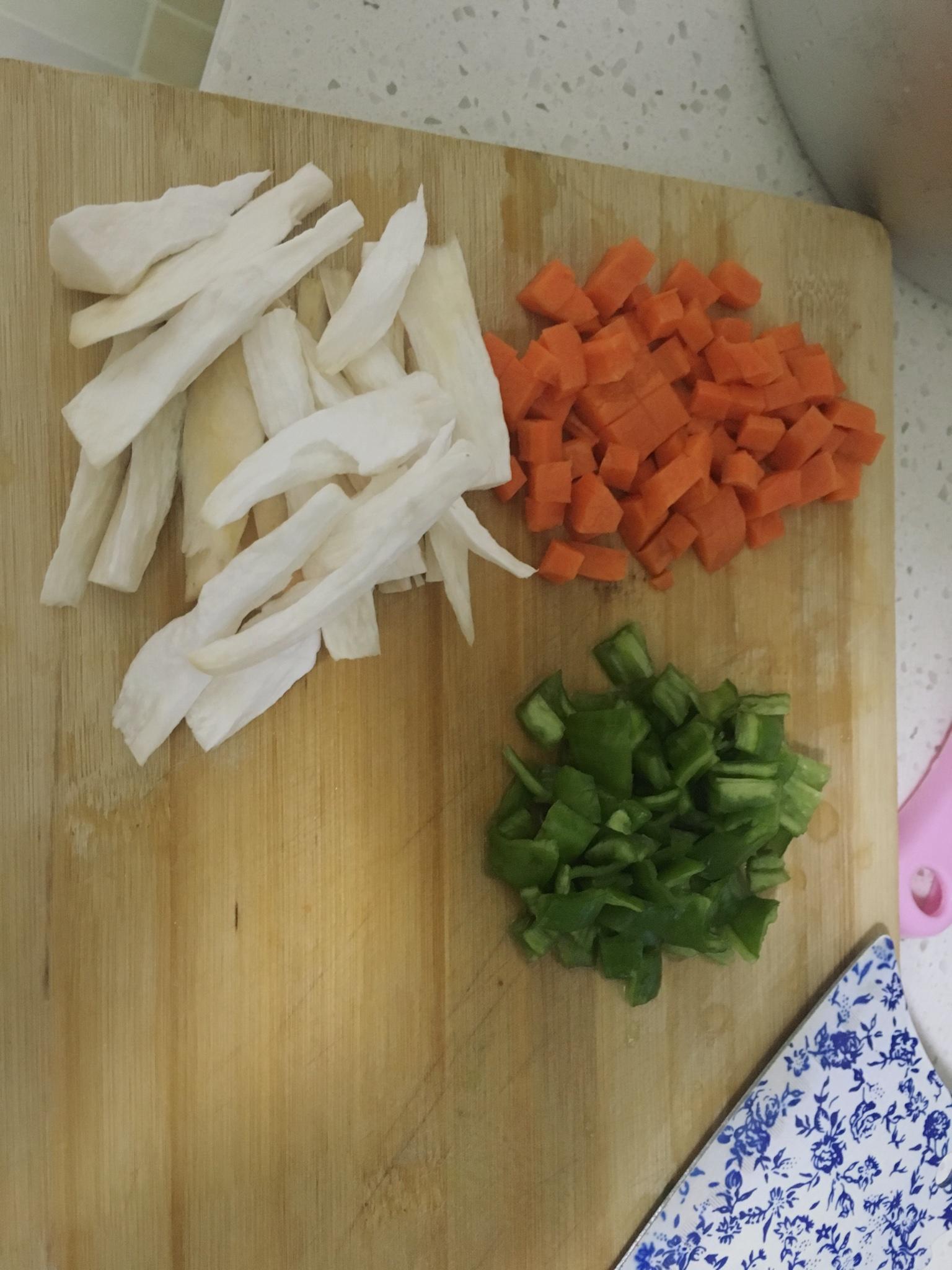 杏鮑菇牛肉燜雜糧米飯的做法 步骤2
