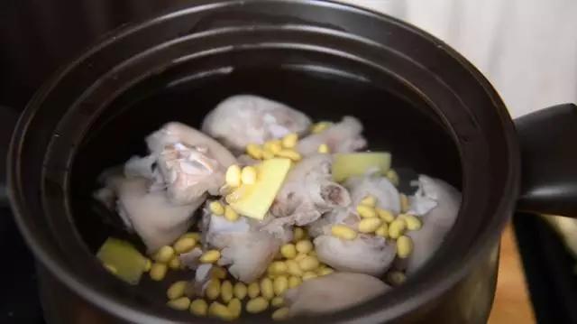 【熊寶飯堂】二十一回目：黃豆豬蹄湯的做法 步骤12