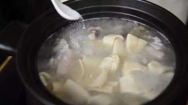 【熊寶飯堂】二十一回目：黃豆豬蹄湯的做法 步骤16