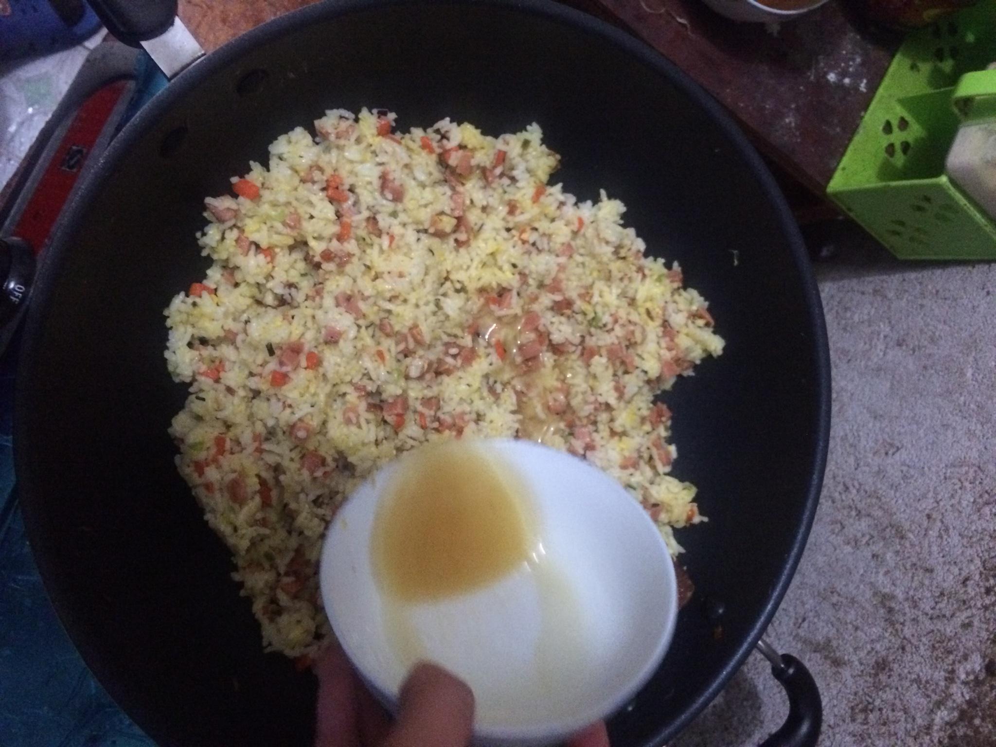 火腿腸雞蛋炒飯的做法 步骤9