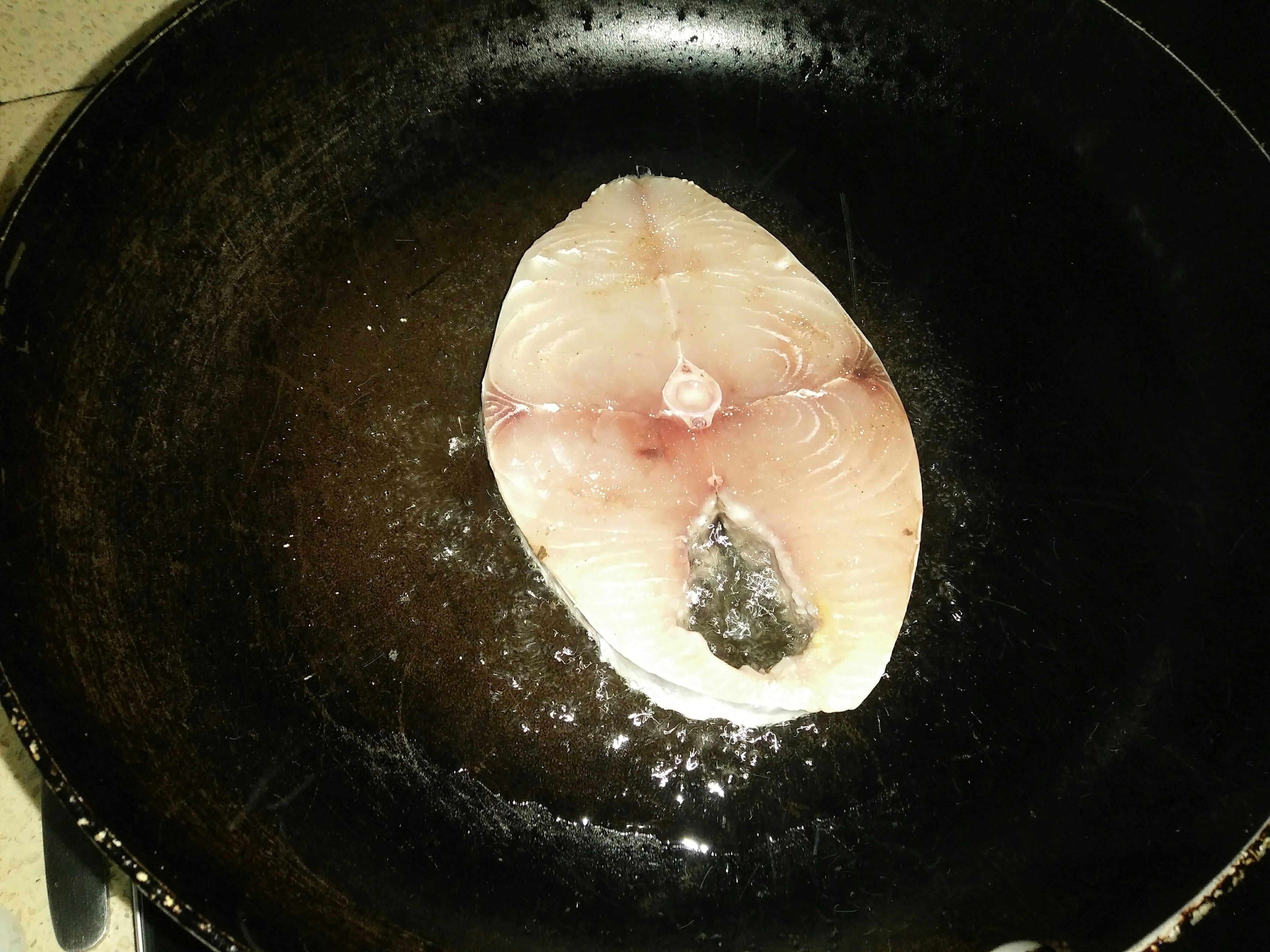 香煎馬鮫魚的做法 步骤2