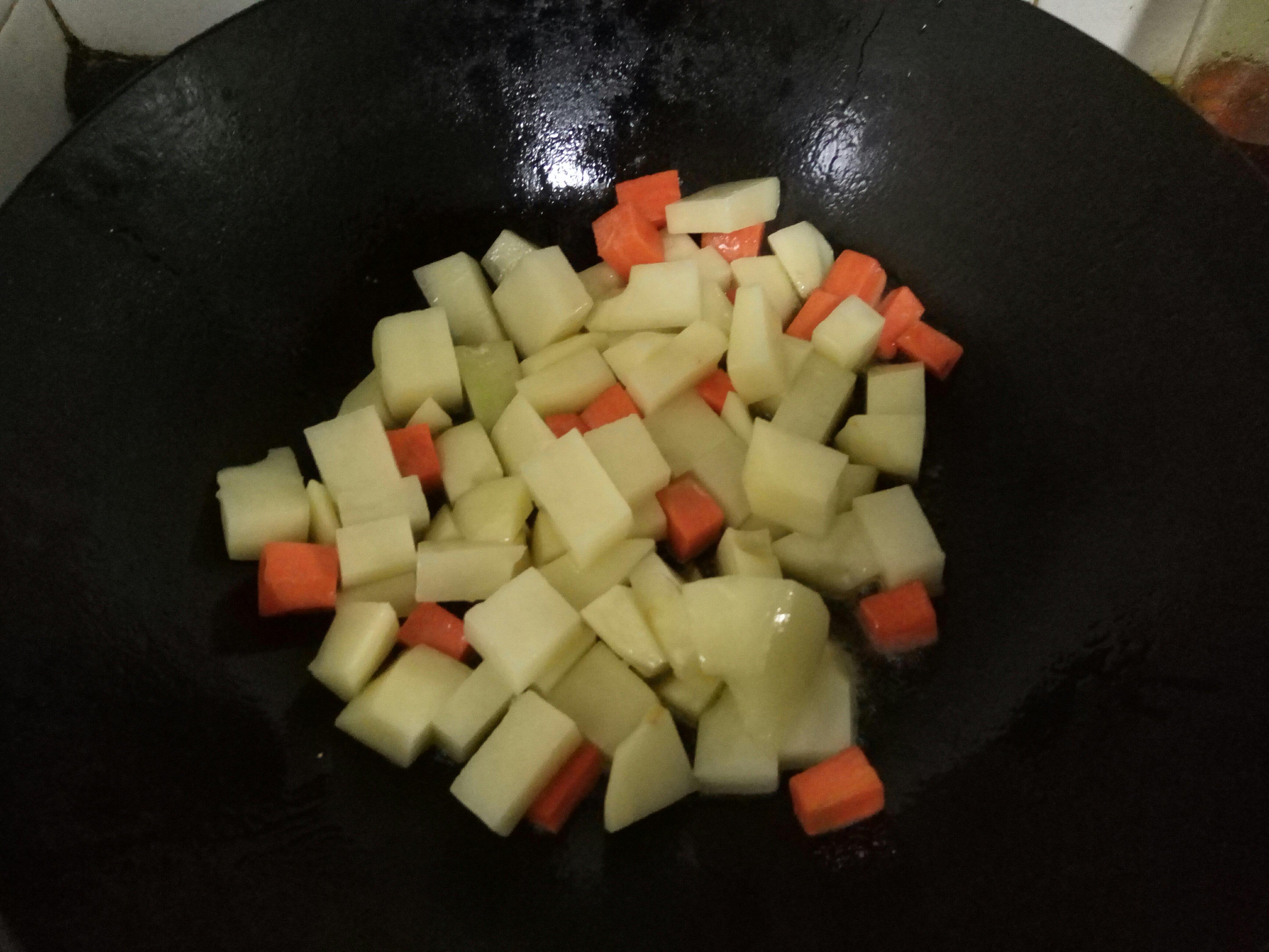 咖哩土豆飯的做法 步骤2