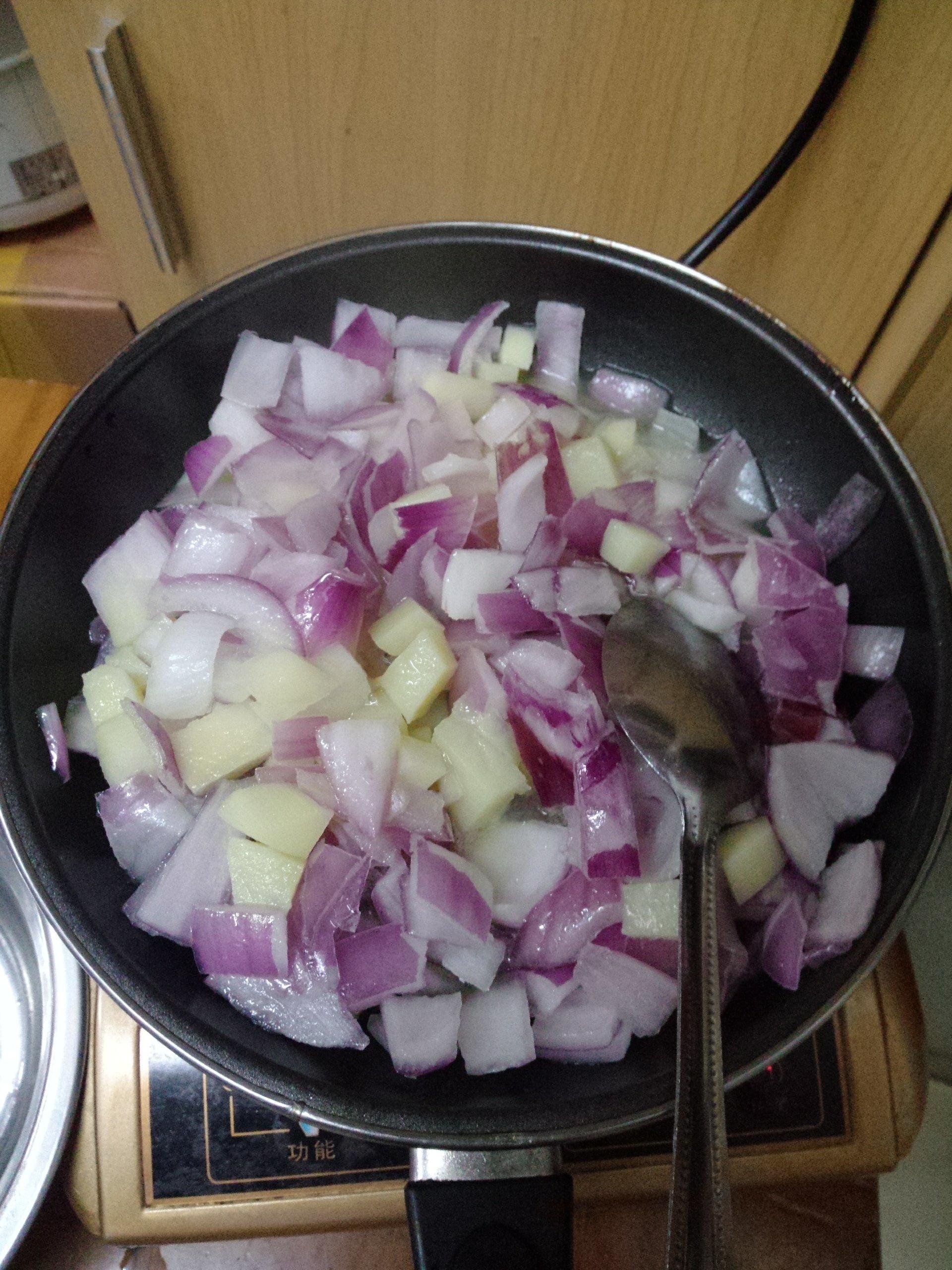 土豆洋蔥炒飯的做法 步骤3