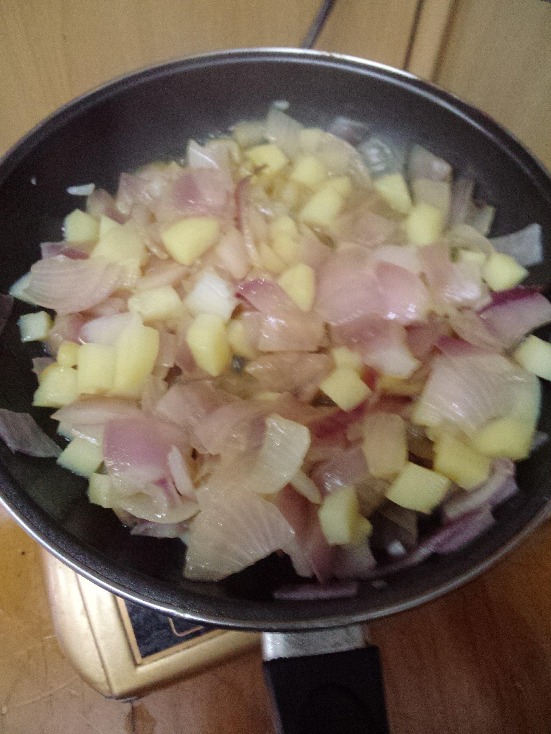 土豆洋蔥炒飯的做法 步骤4