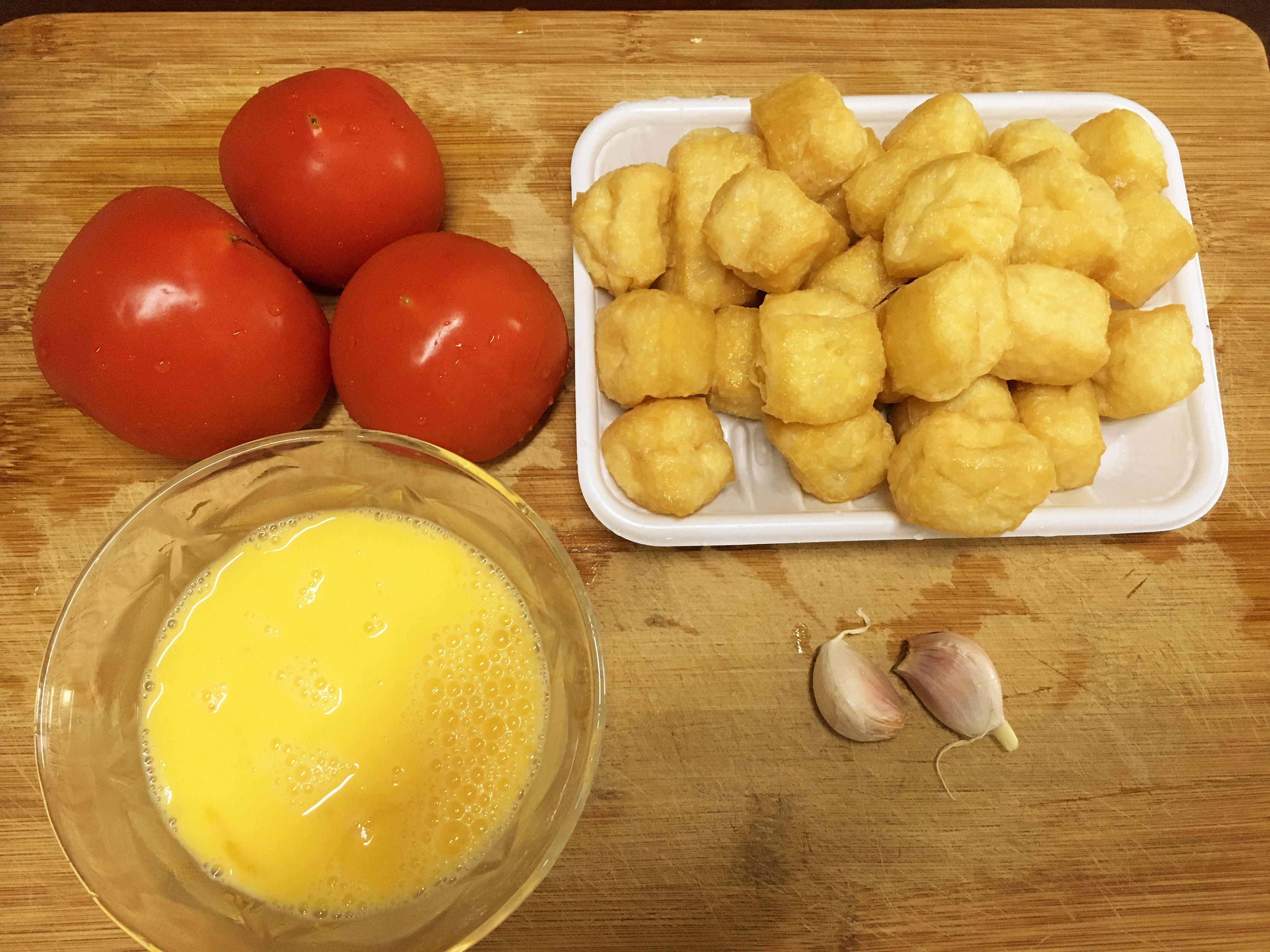 番茄燒豆腐泡的做法 步骤1