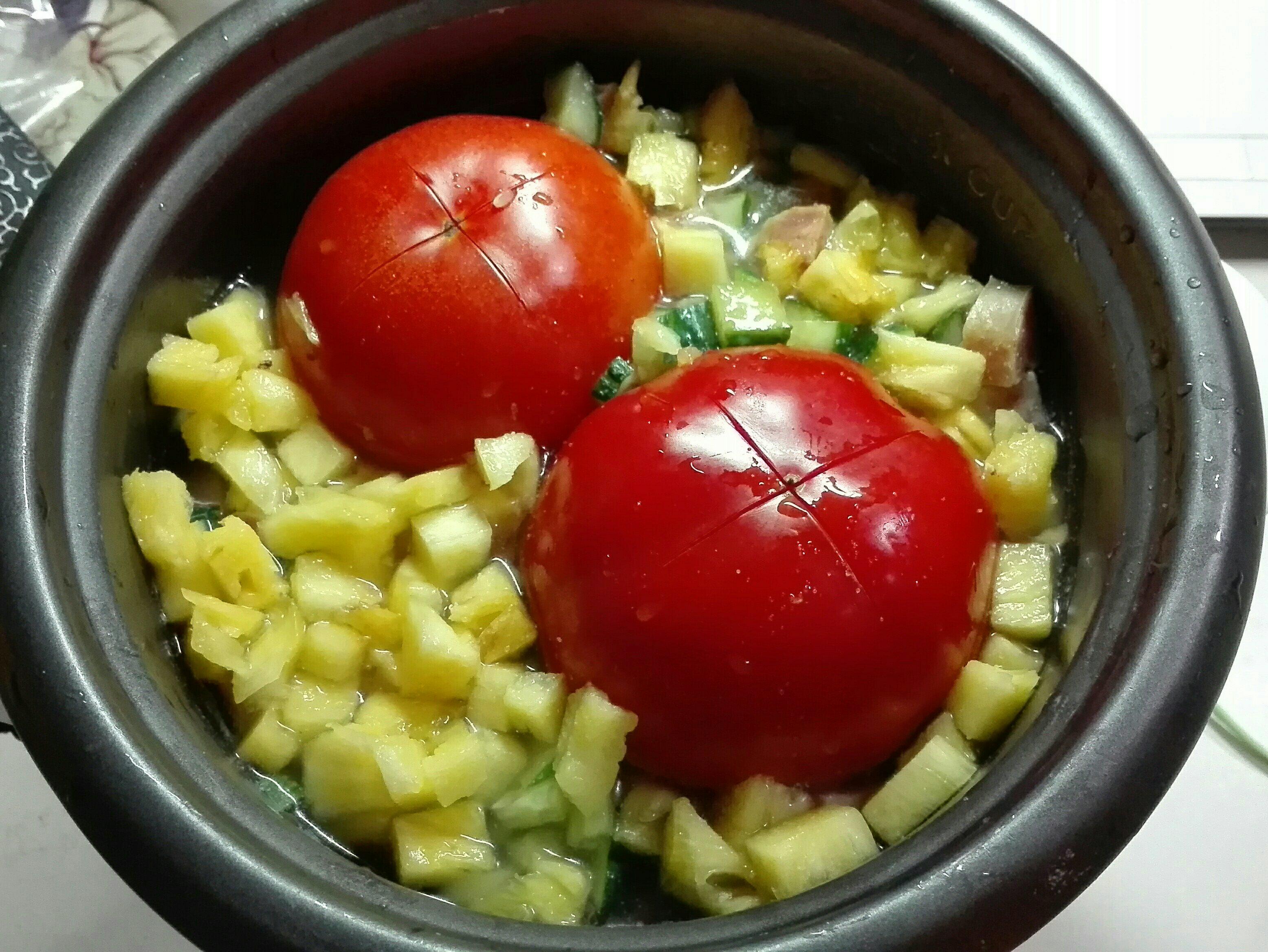 超簡單寢室整個番茄飯菠蘿火腿版［電飯鍋］的做法 步骤1
