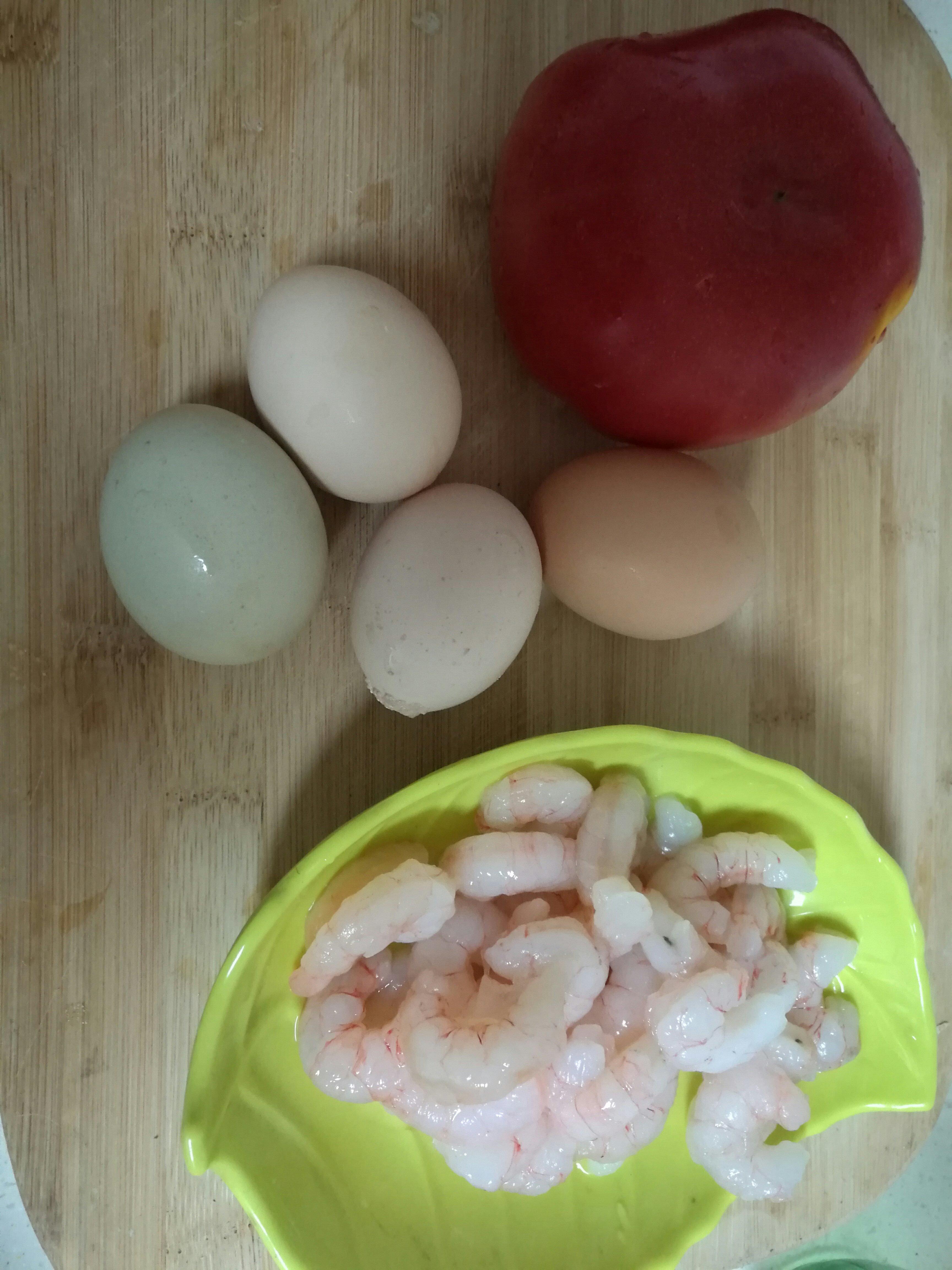 西紅柿雞蛋蝦仁金針菇水餃的做法 步骤1