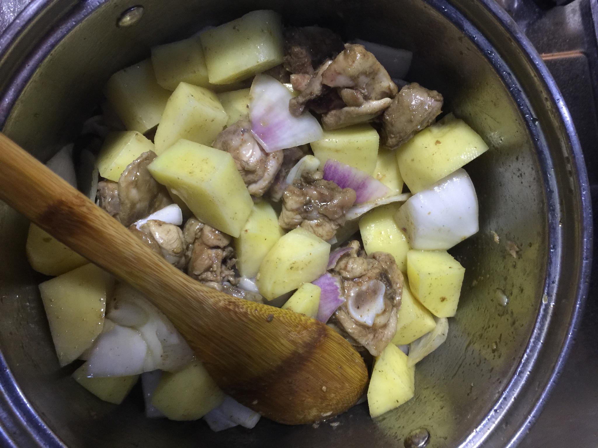 快手菜 雞腿土豆洋蔥咖哩飯的做法 步骤11