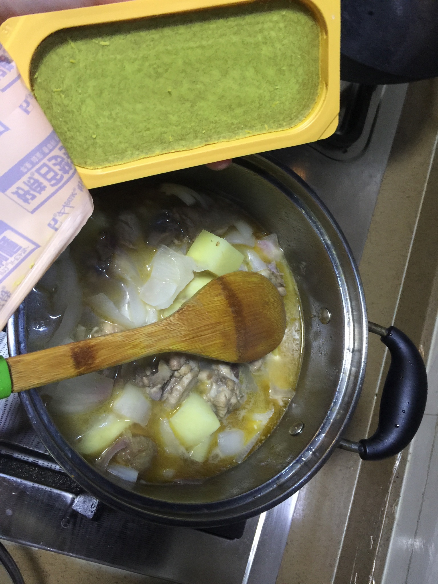 快手菜 雞腿土豆洋蔥咖哩飯的做法 步骤13
