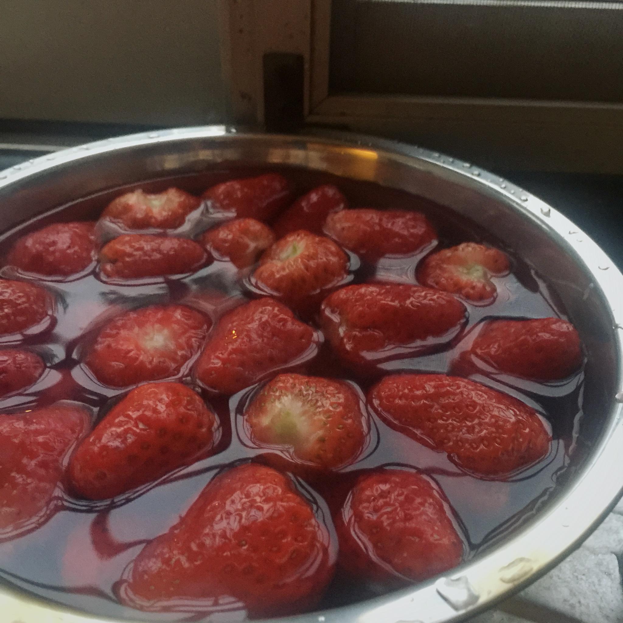 紅酒草莓果醬的做法 步骤1