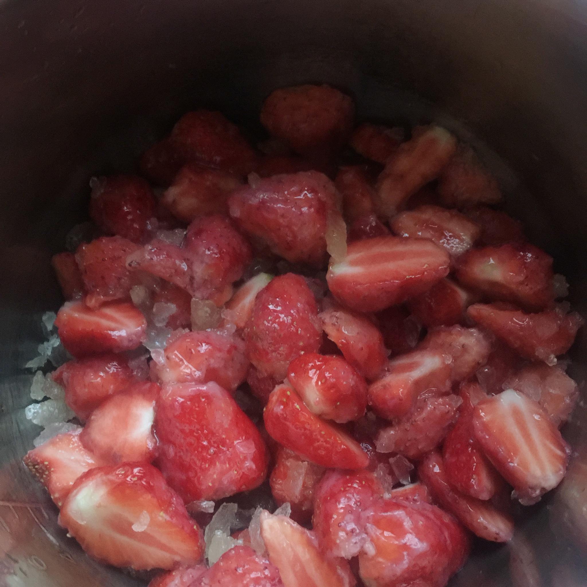 紅酒草莓果醬的做法 步骤3