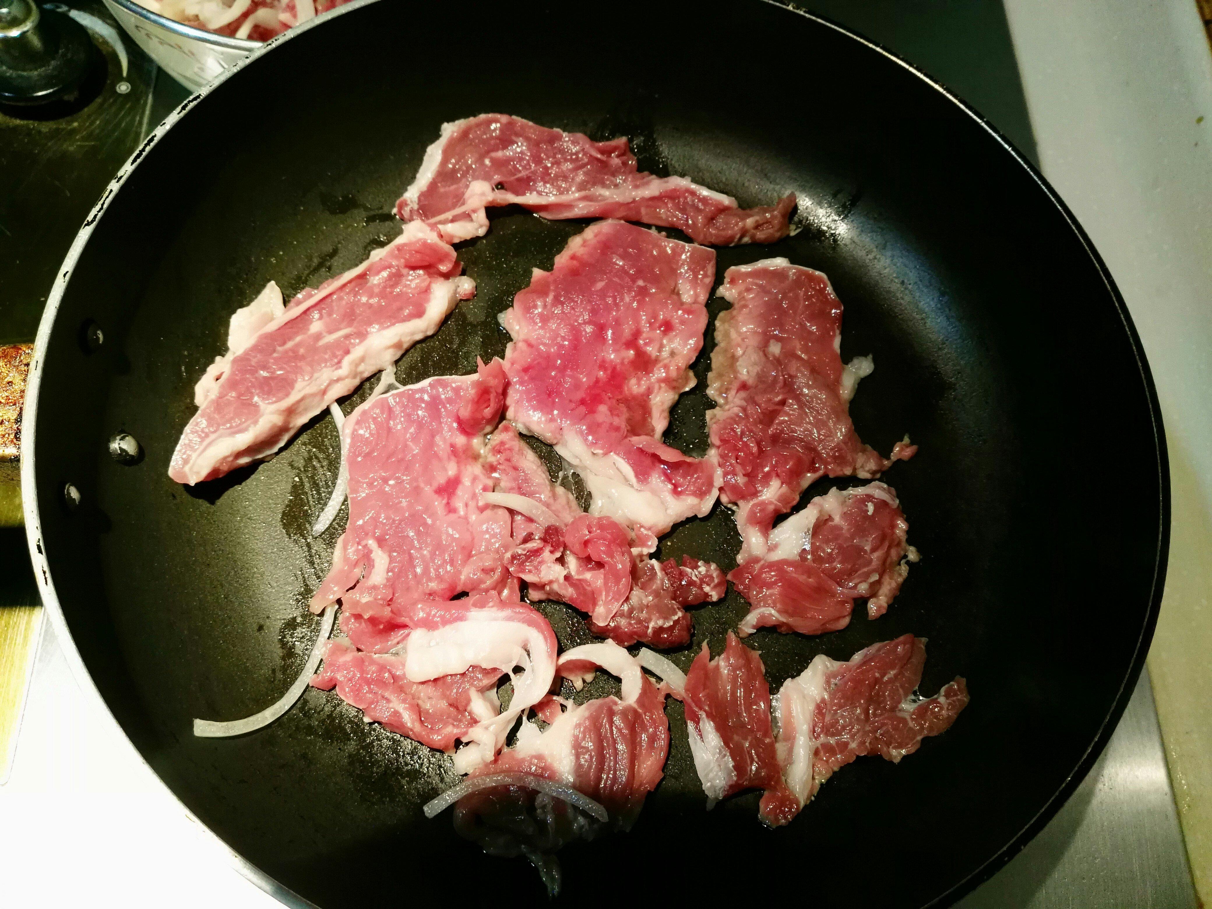 煎牛肉的做法 步骤5