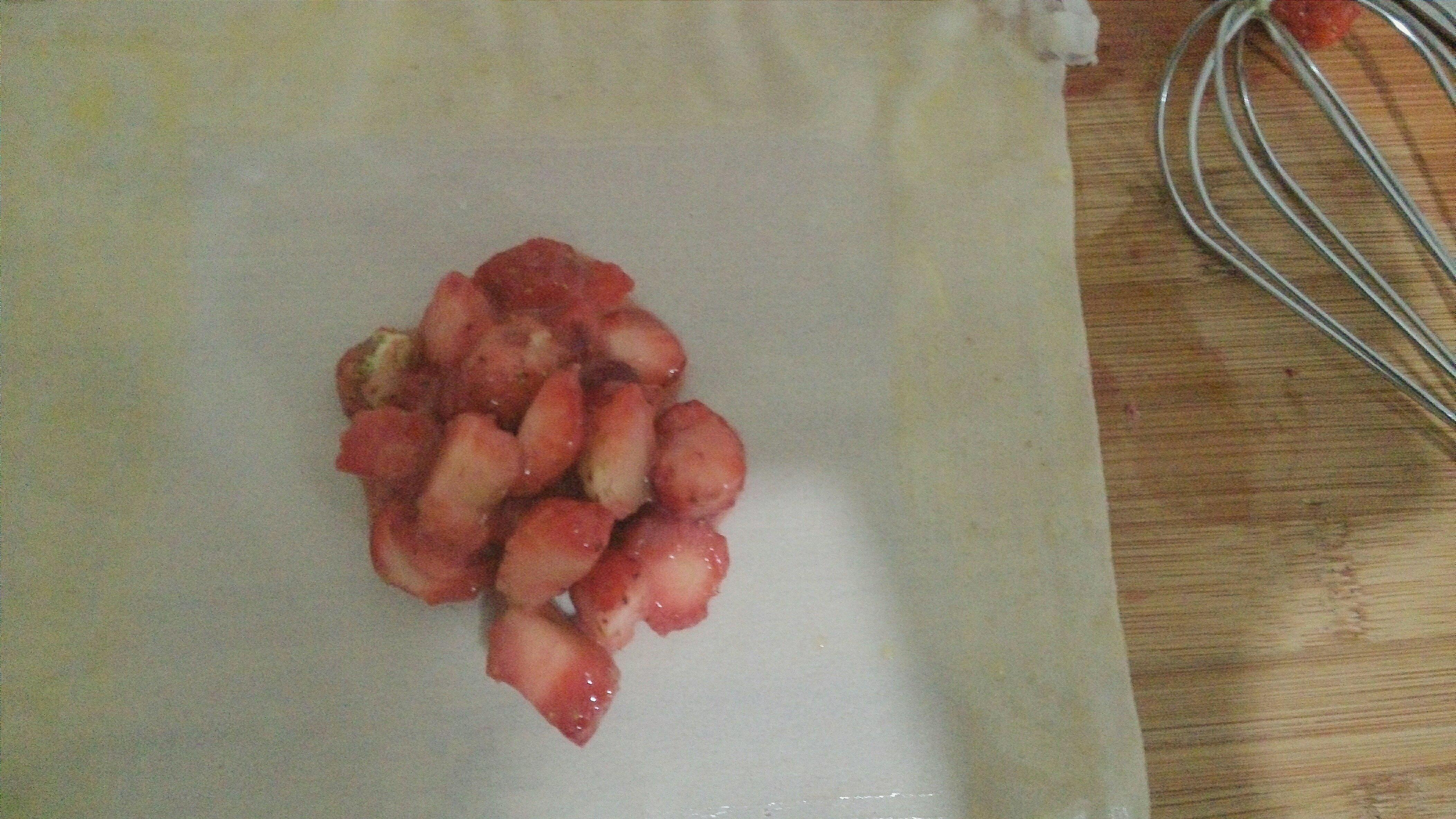 超快手簡易春捲皮草莓派的做法 步骤3