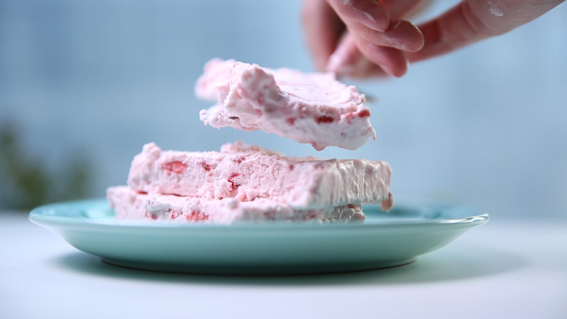 奇小臉廚房：春日清涼草莓料理 草莓冰淇淋and草莓雪山杯的做法 步骤4
