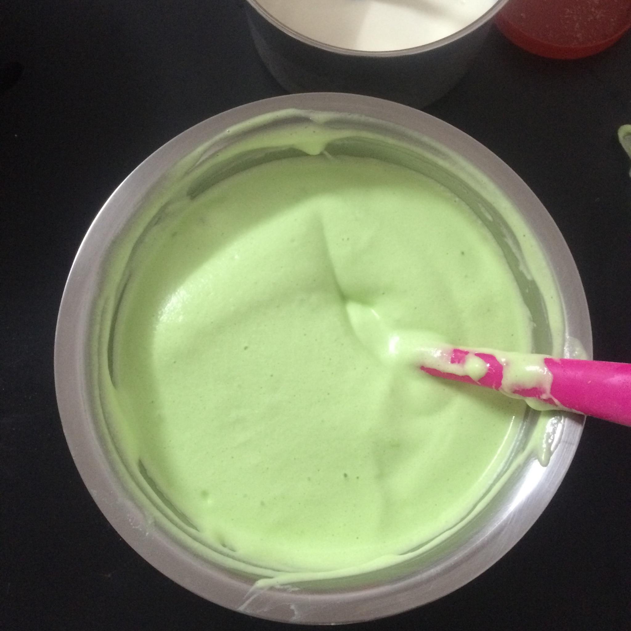 斑斕酸奶戚風蛋糕的做法 步骤9