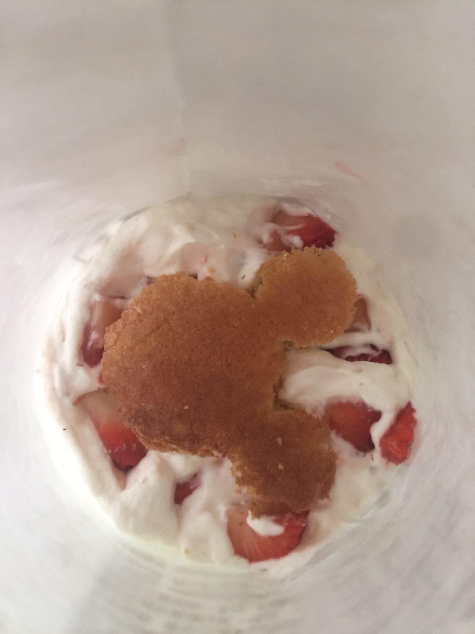 草莓米奇海綿戚風冰淇淋卷的做法 步骤4