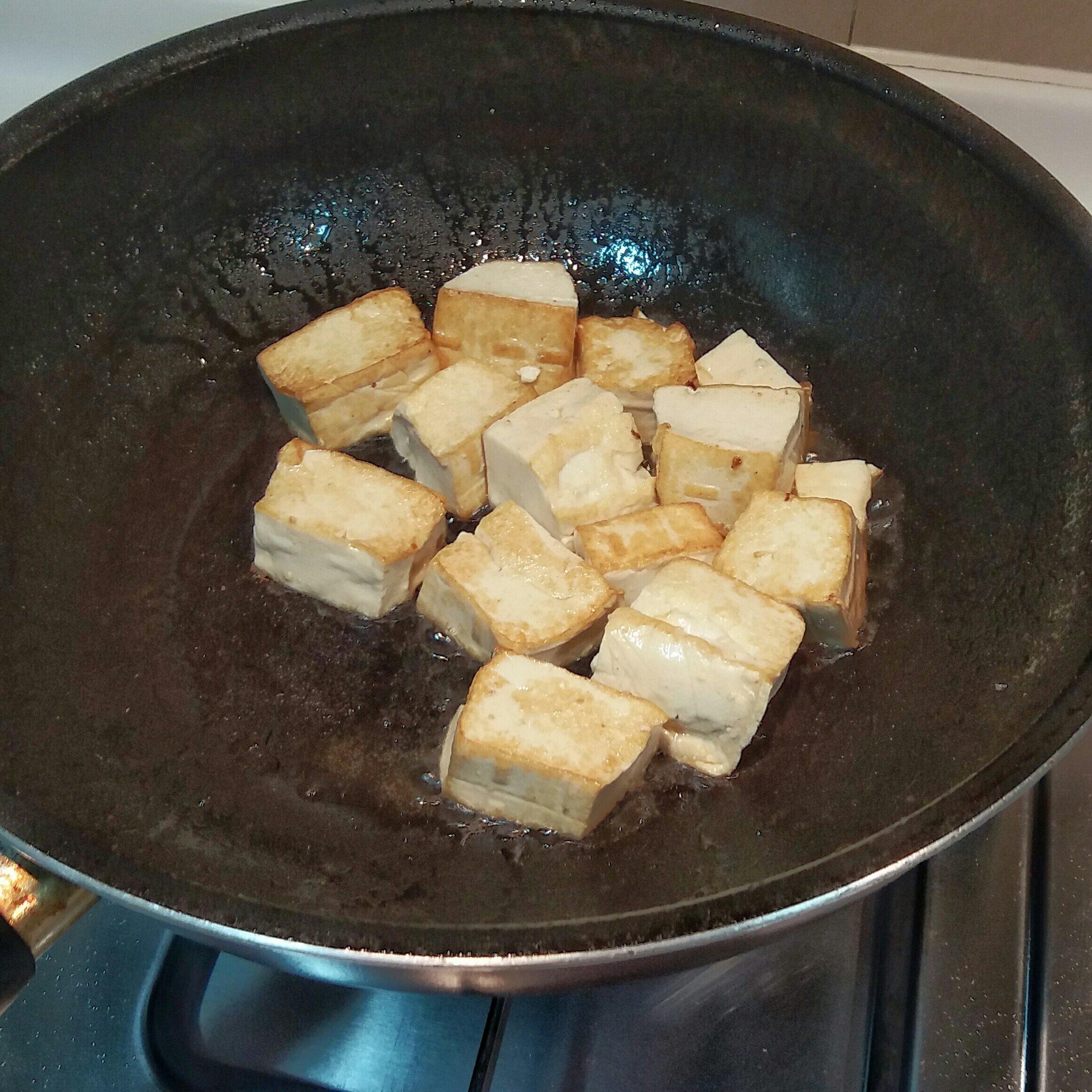 魚燜豆腐的做法 步骤1