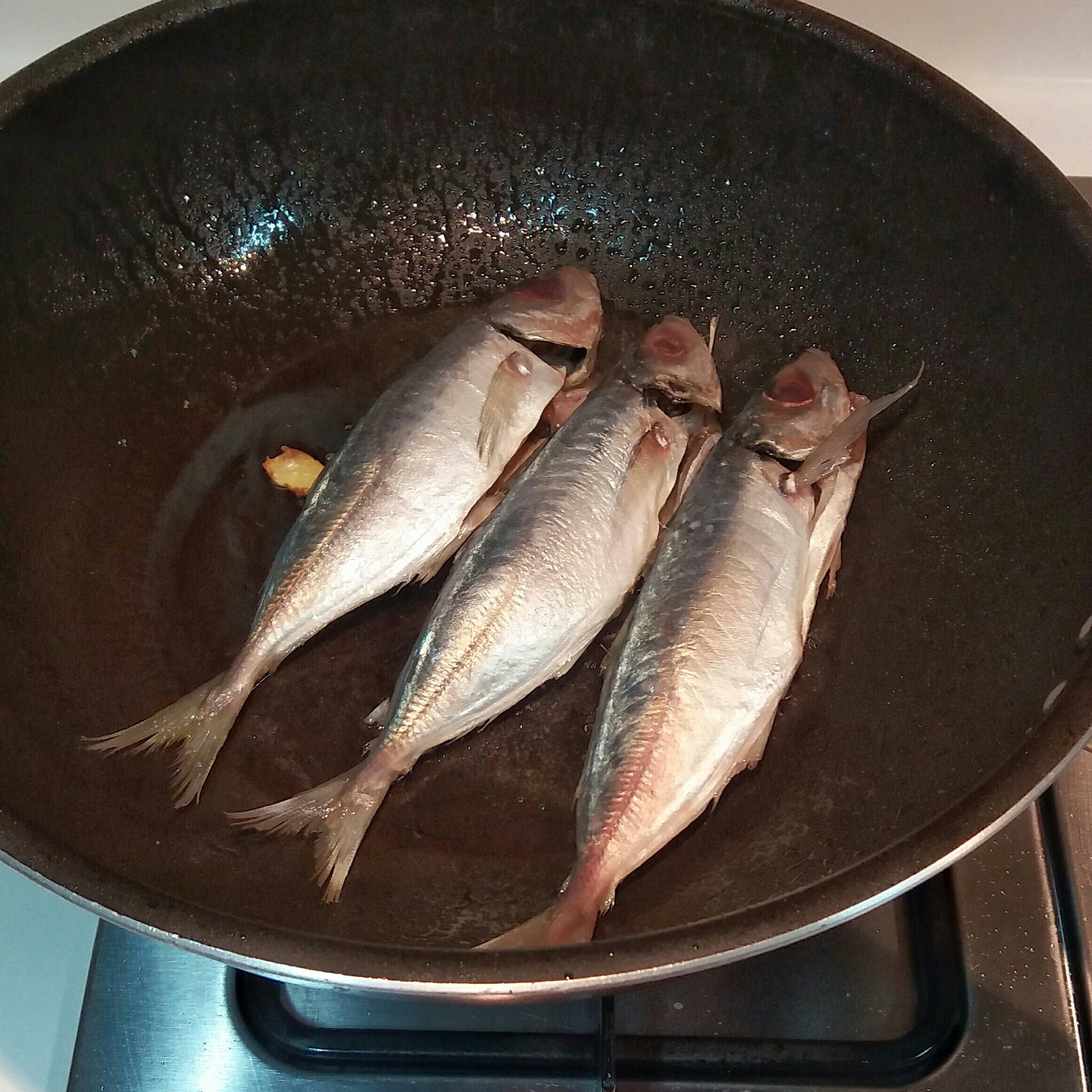 魚燜豆腐的做法 步骤2