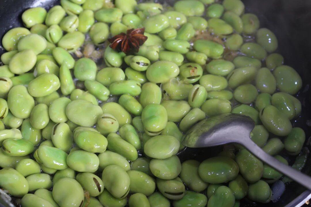 茴香蔥油蠶豆的做法 步骤4