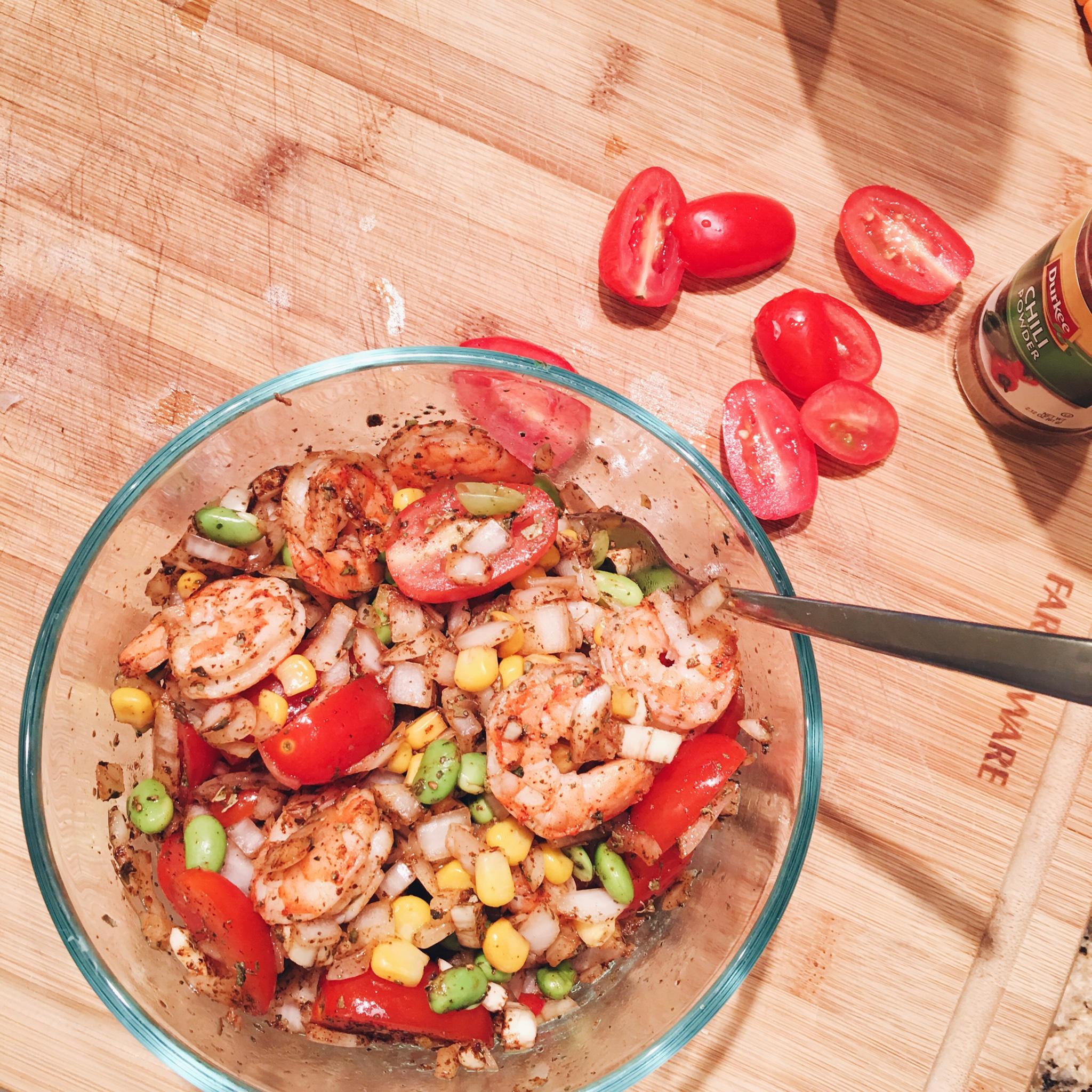 快手鮮蝦玉米番茄沙拉shrimp, corn and cherry tomato salad的做法 步骤2