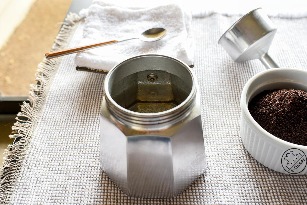 咖啡大師教你如何正確使用摩卡壺的做法 步骤2