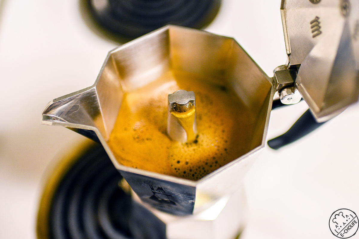 咖啡大師教你如何正確使用摩卡壺的做法 步骤7