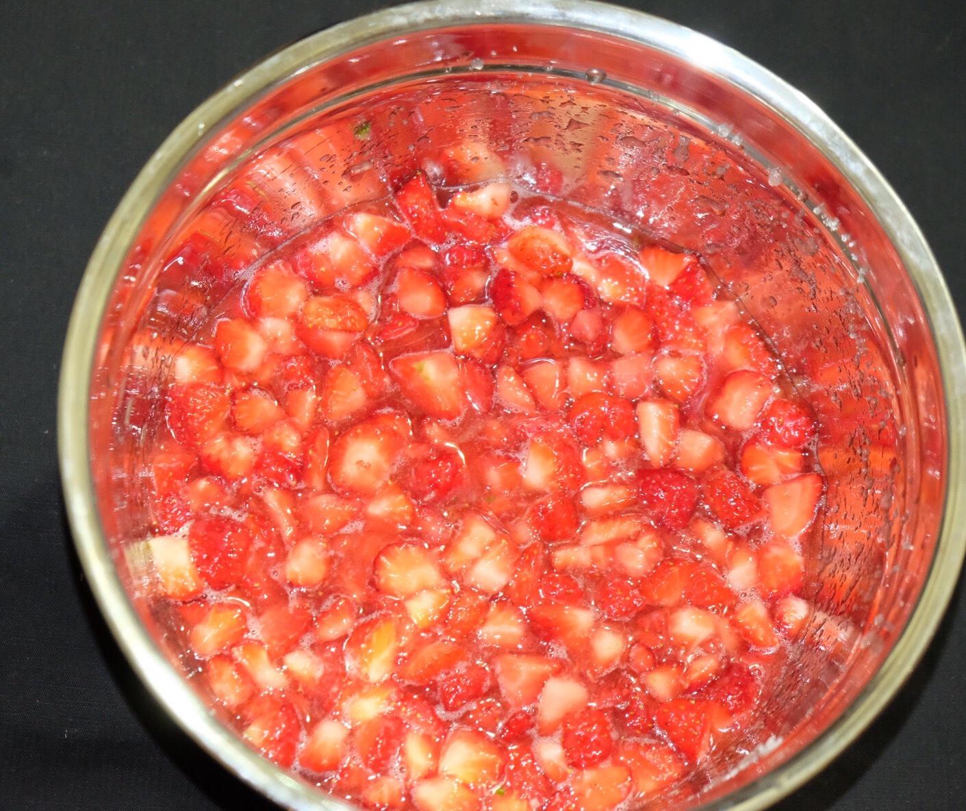 猶如初戀的草莓醬，酸酸甜甜的做法 步骤3