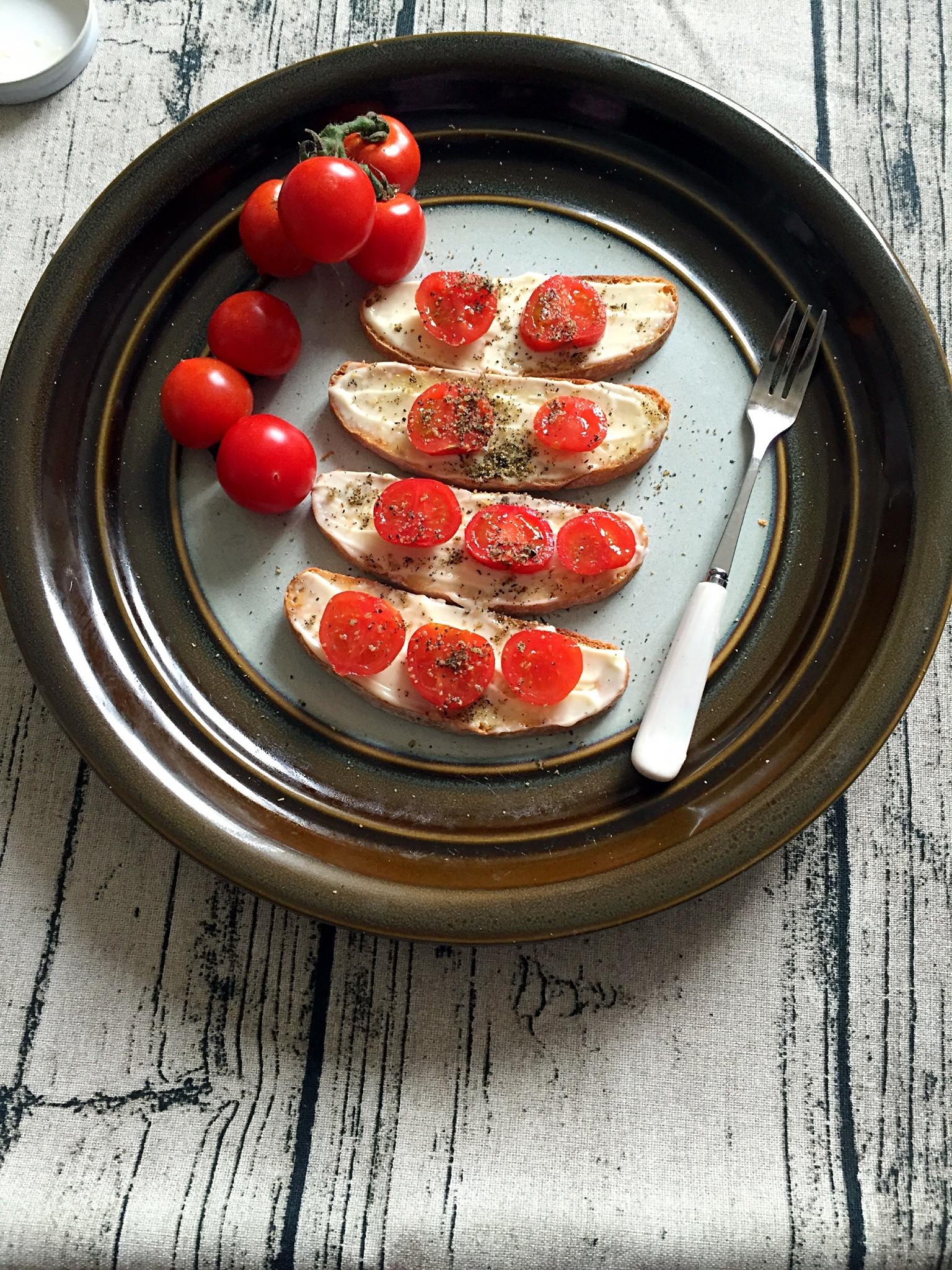 歐包沙拉西紅柿的做法 步骤1