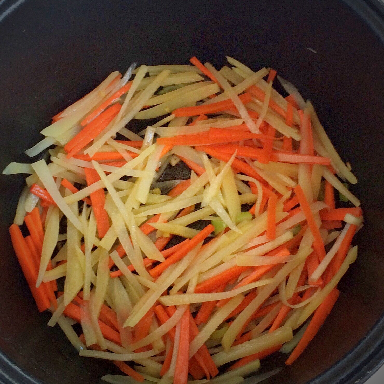 清炒蔬菜（土豆胡蘿蔔西蘭花*電飯鍋版）的做法 步骤2