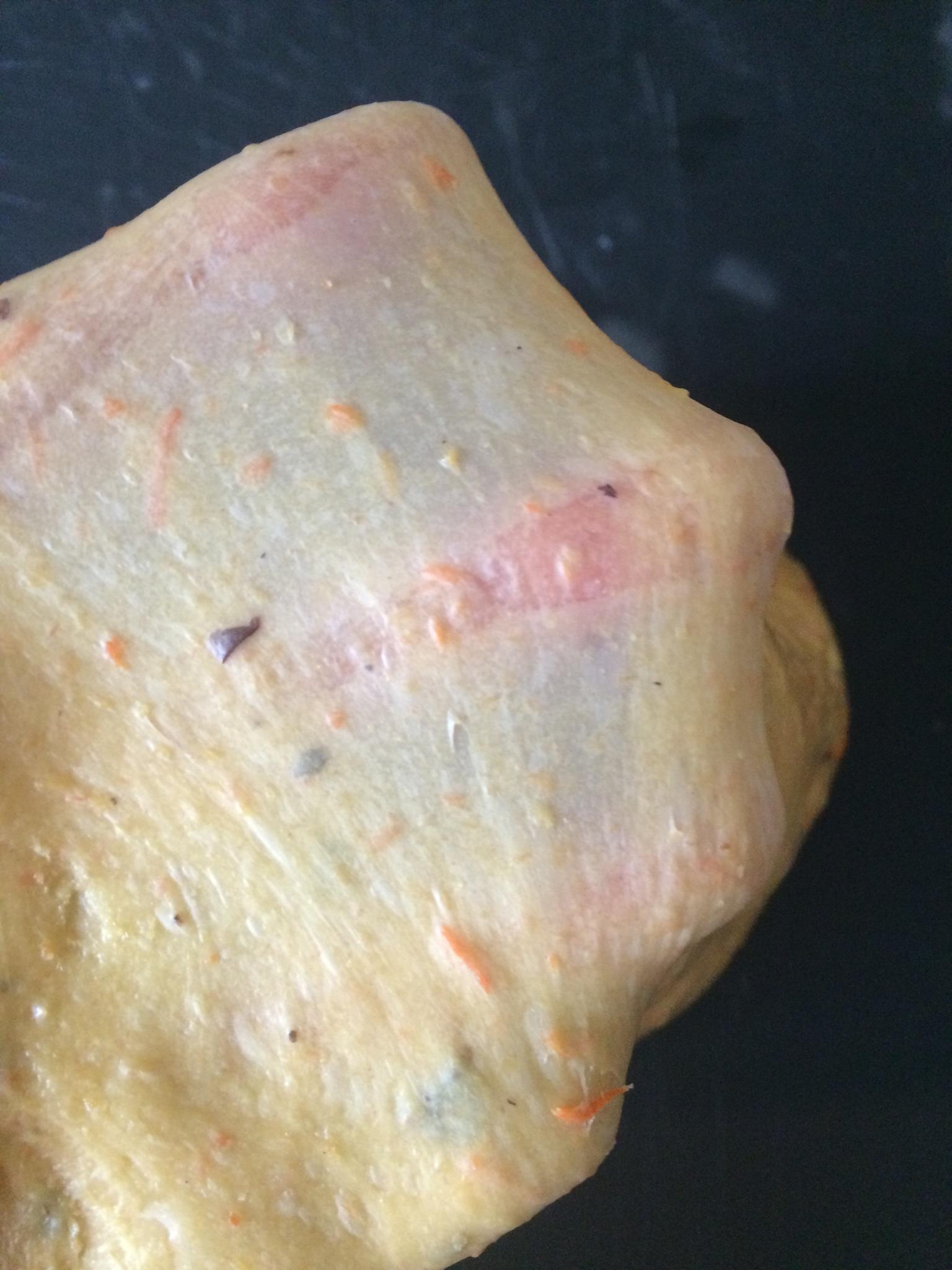 淡奶油胡蘿蔔黑加侖胚芽吐司【女王廚房】的做法 步骤3