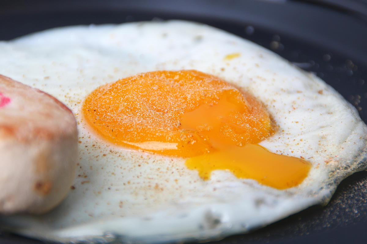 「家夏」煎太陽蛋的做法 雞蛋做法的做法 步骤4