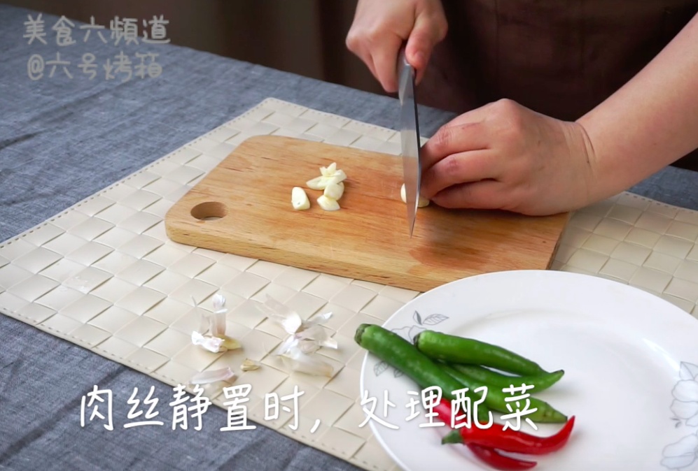 美食六頻道：第十四集——榨菜炒肉絲的做法 步骤5