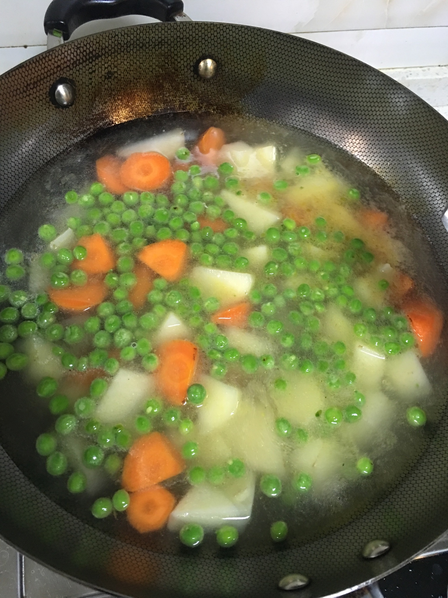 胡蘿蔔土豆甜豆咖哩雞飯的做法 步骤5