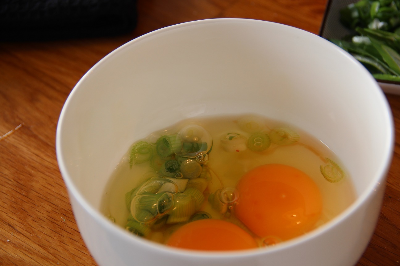韓式石鍋蒸蛋뚝배기 계란찜的做法 步骤2