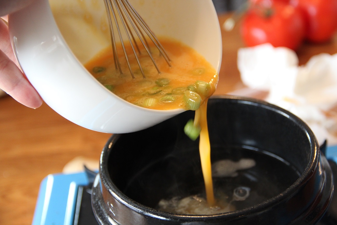 韓式石鍋蒸蛋뚝배기 계란찜的做法 步骤3