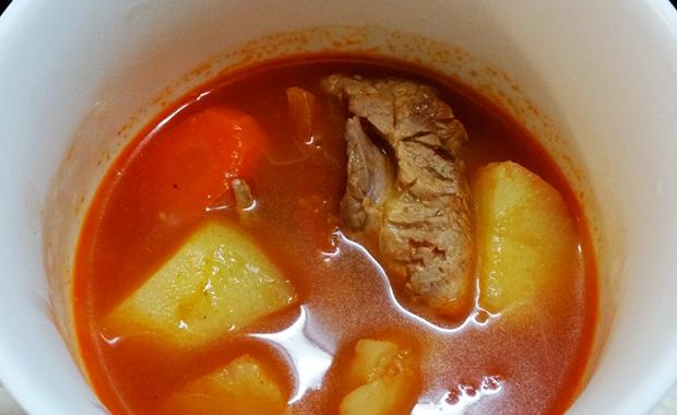 番茄胡蘿蔔骨頭湯的做法 步骤3